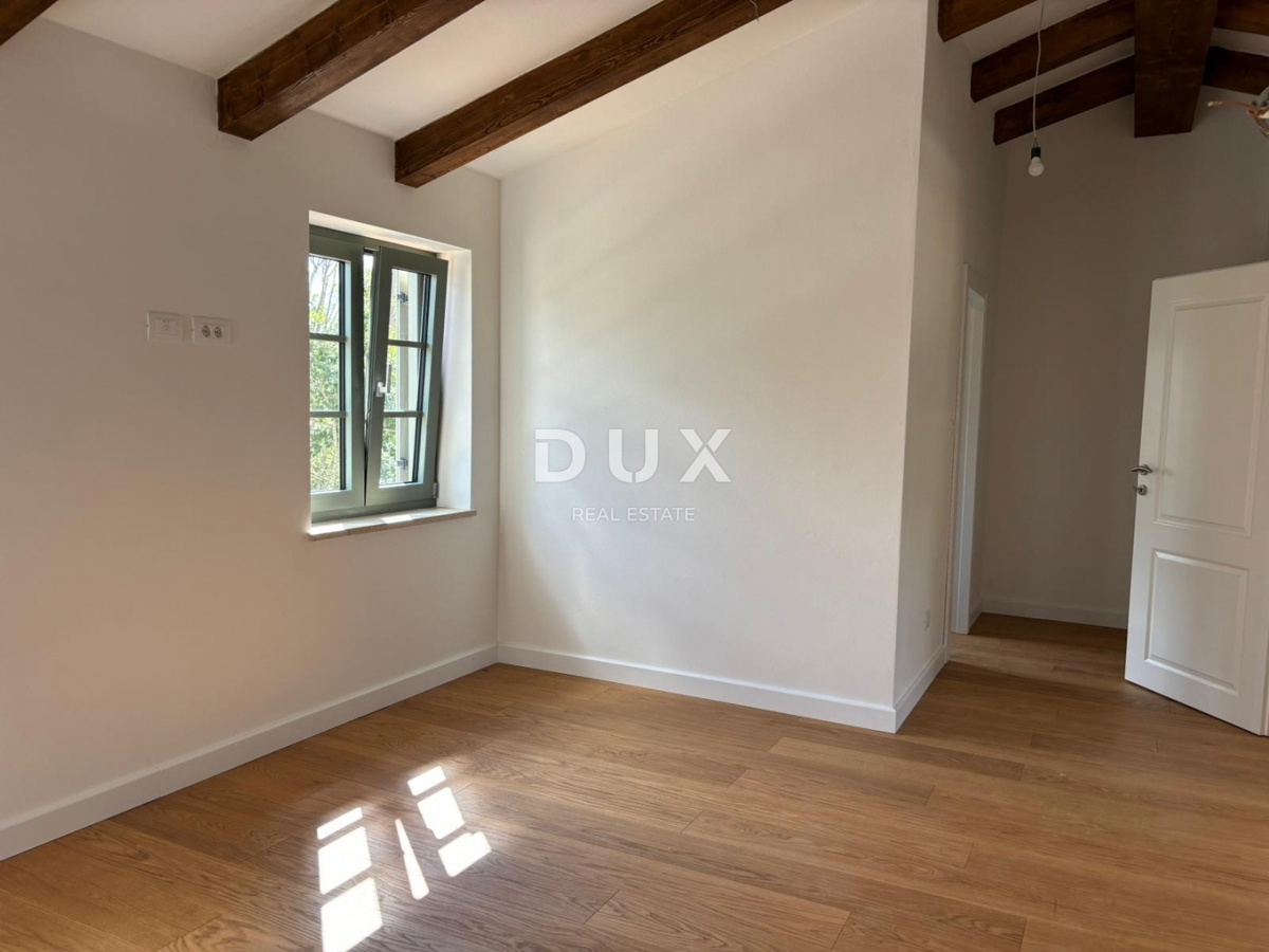 ISTRIA, PAZIN - Villa mediterranea in vendita con vista sulla natura + terreno edificabile