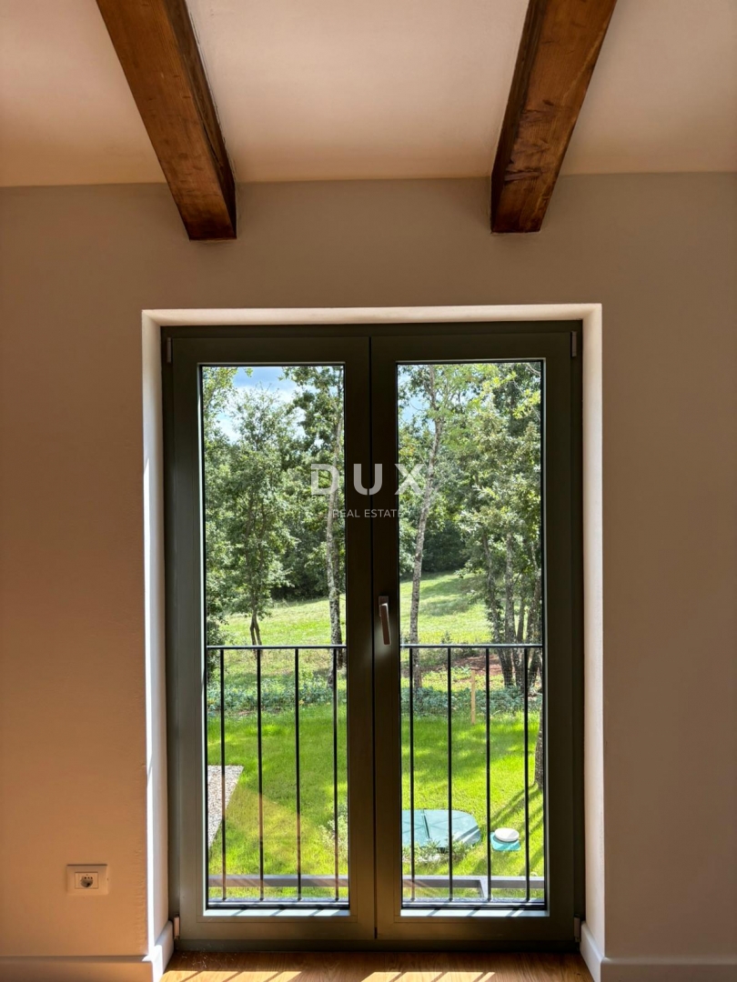 ISTRIA, PAZIN - Villa mediterranea in vendita con vista sulla natura + terreno edificabile