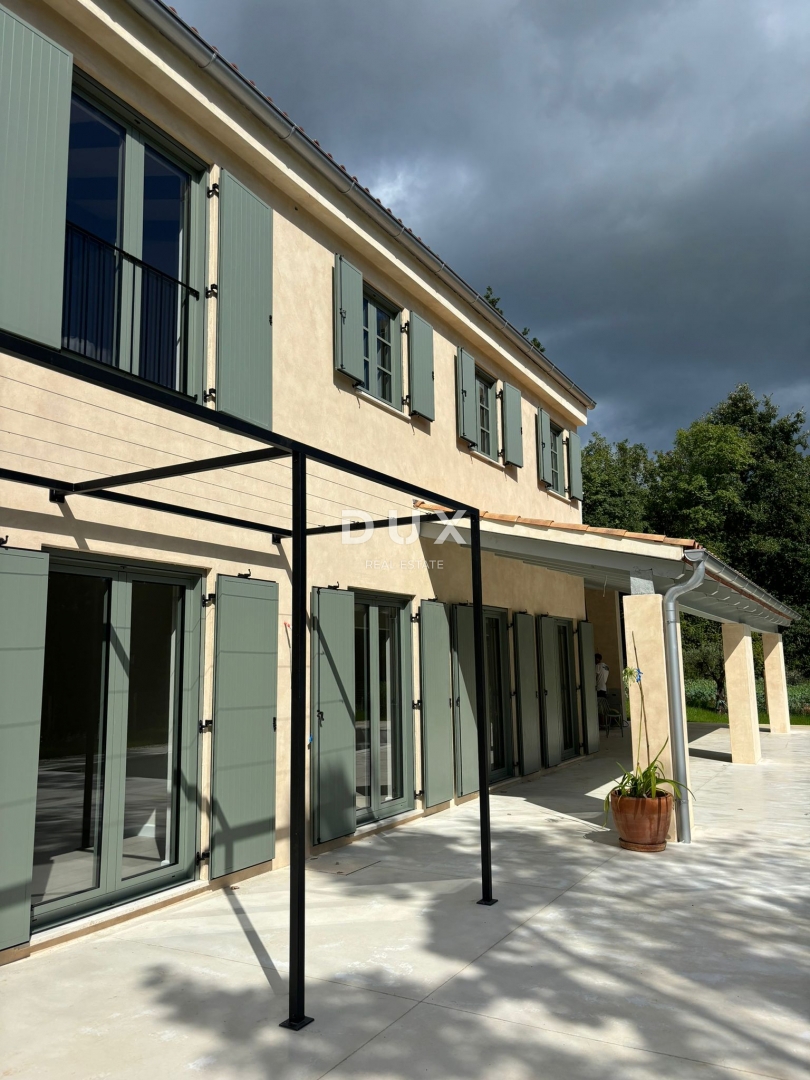 ISTRIA, PAZIN - Villa mediterranea in vendita con vista sulla natura + terreno edificabile