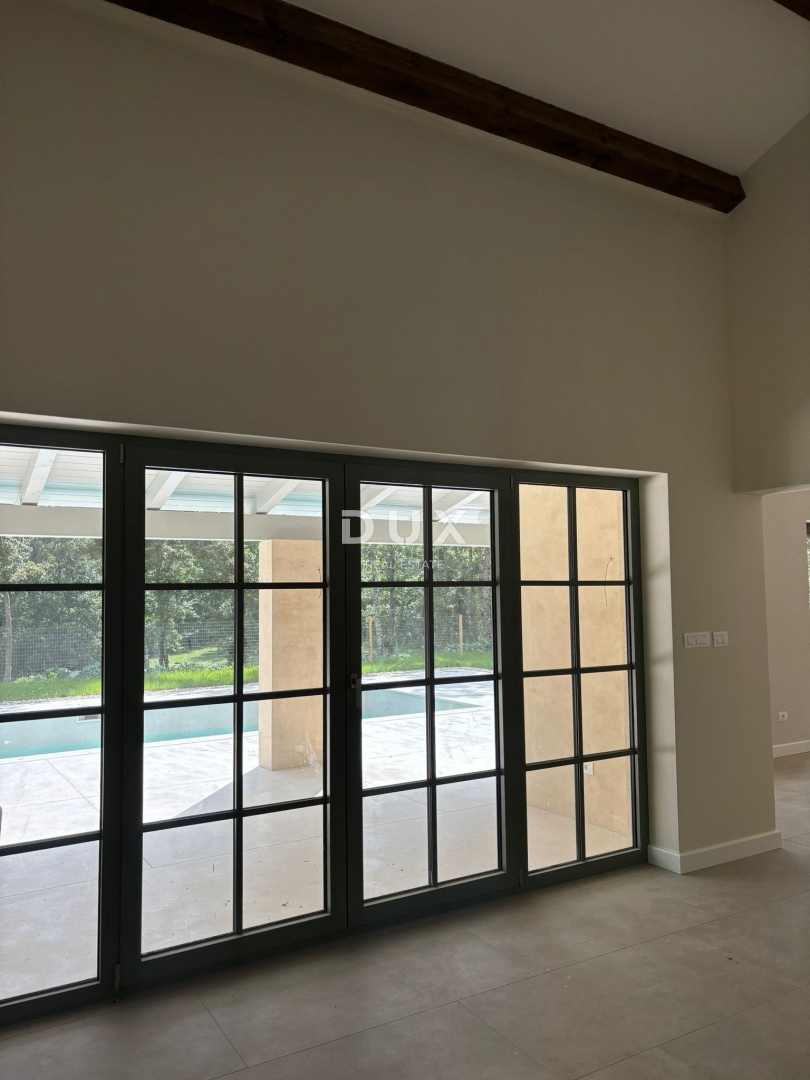 ISTRIA, PAZIN - Villa mediterranea in vendita con vista sulla natura + terreno edificabile