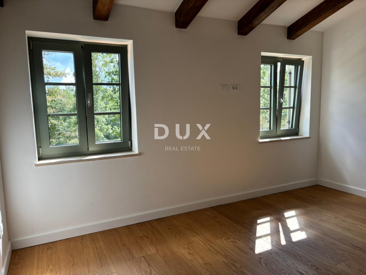 ISTRIA, PAZIN - Villa mediterranea in vendita con vista sulla natura + terreno edificabile