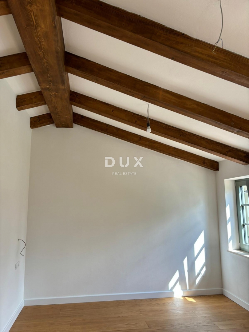 ISTRIA, PAZIN - Villa mediterranea in vendita con vista sulla natura + terreno edificabile