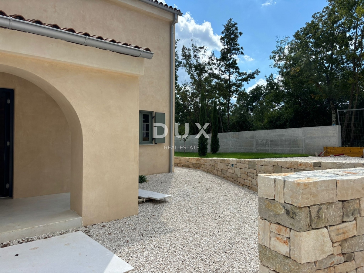 ISTRIA, PAZIN - Villa mediterranea in vendita con vista sulla natura + terreno edificabile