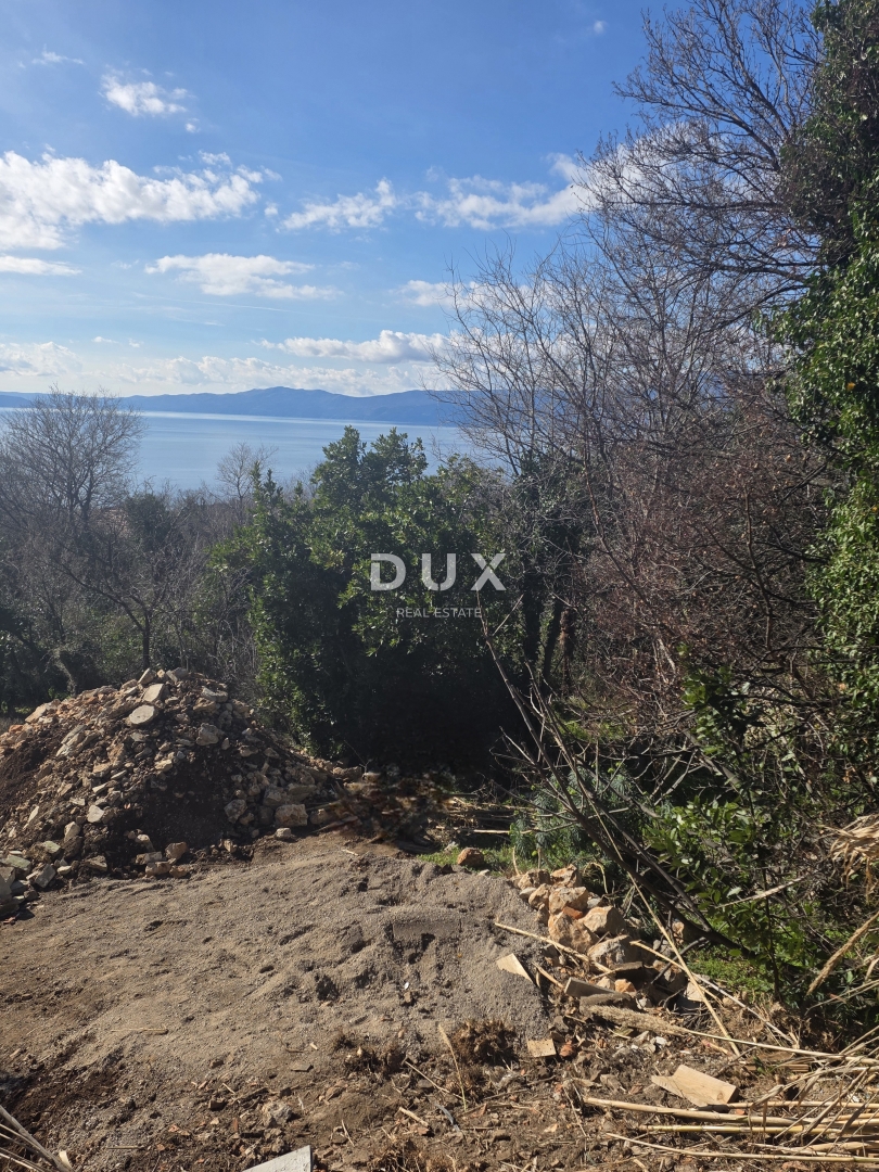 KOSTRENA, ROŽMANIĆI - terreno edificabile di 1900 m2 con vista panoramica sul mare per villa familiare / condominio residenziale appartamenti / ville in affitto con piscina