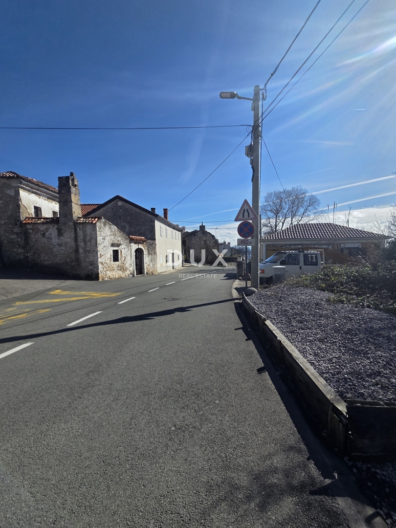 KOSTRENA, ROŽMANIĆI - terreno edificabile di 1900 m2 con vista panoramica sul mare per villa familiare / condominio residenziale appartamenti / ville in affitto con piscina