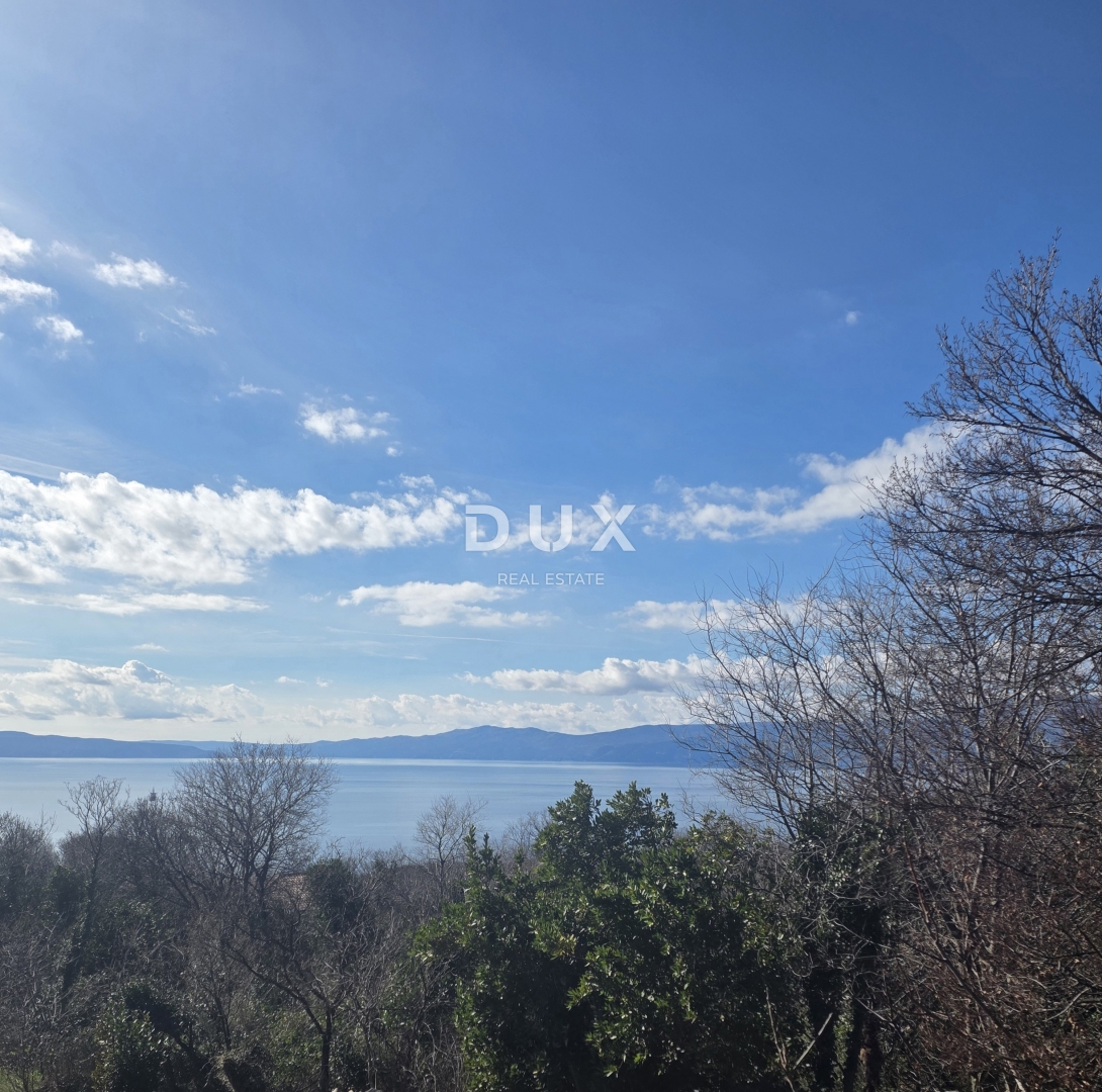 KOSTRENA, ROŽMANIĆI - terreno edificabile di 1900 m2 con vista panoramica sul mare per villa familiare / condominio residenziale appartamenti / ville in affitto con piscina