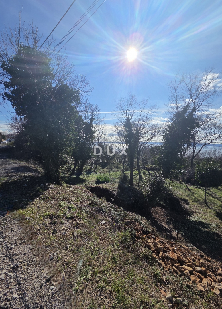 KOSTRENA, ROŽMANIĆI - terreno edificabile di 1900 m2 con vista panoramica sul mare per villa familiare / condominio residenziale appartamenti / ville in affitto con piscina