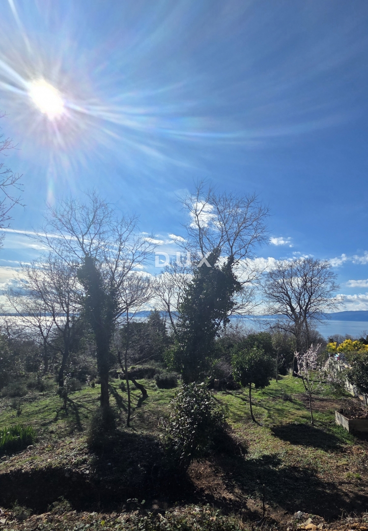 KOSTRENA, ROŽMANIĆI - terreno edificabile di 1900 m2 con vista panoramica sul mare per villa familiare / condominio residenziale appartamenti / ville in affitto con piscina