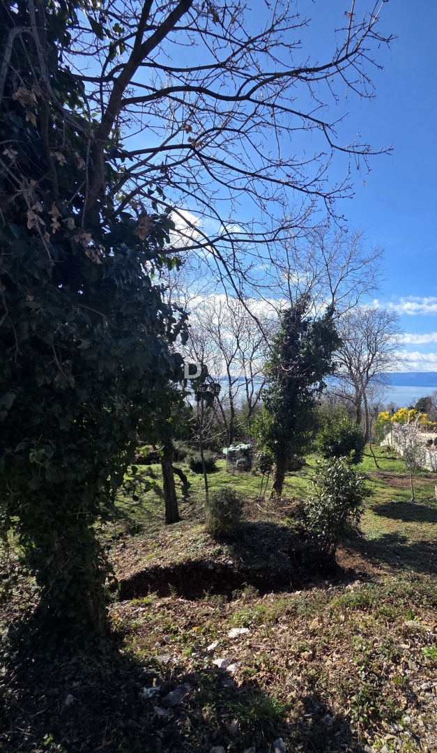 KOSTRENA, ROŽMANIĆI - terreno edificabile di 1900 m2 con vista panoramica sul mare per villa familiare / condominio residenziale appartamenti / ville in affitto con piscina
