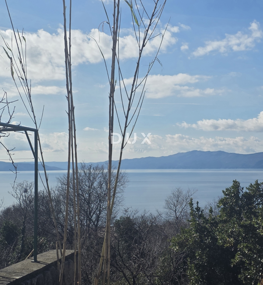 KOSTRENA, ROŽMANIĆI - terreno edificabile di 1900 m2 con vista panoramica sul mare per villa familiare / condominio residenziale appartamenti / ville in affitto con piscina