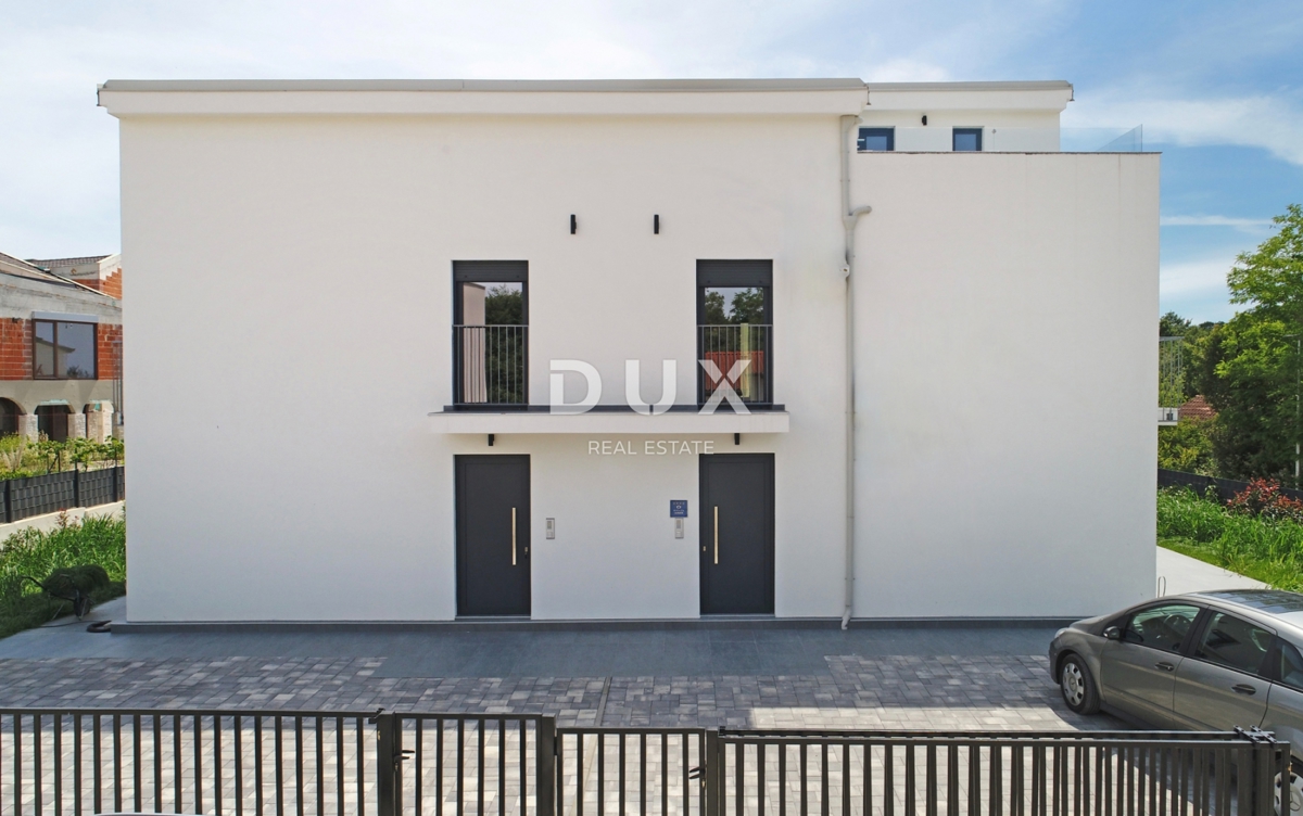 ISTRIA, POREČ - Casa con due unità abitative in periferia