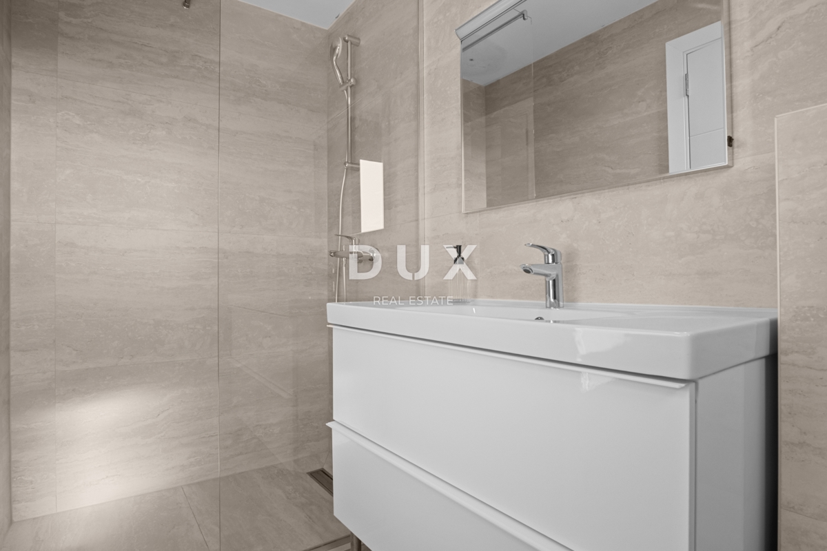 ISTRIA, POREČ - Casa con due unità abitative in periferia