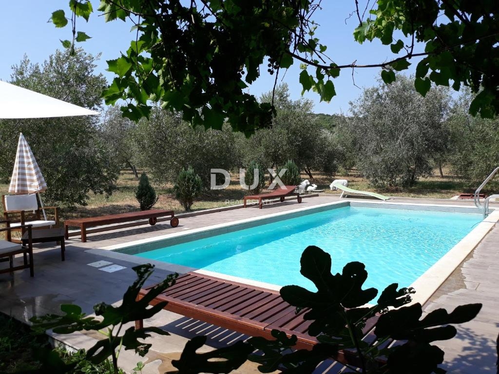 ISTRIA, ROVINJ - Casa con ampio giardino in posizione tranquilla vicino al mare