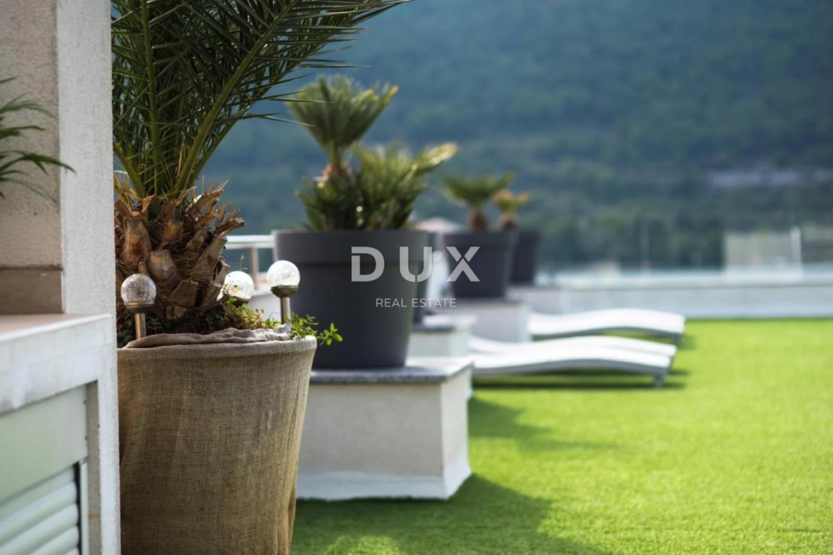 DINTORNI DI ŠIBENIK, GREBAŠTICA – Mini hotel sul mare con piscina e ristorante