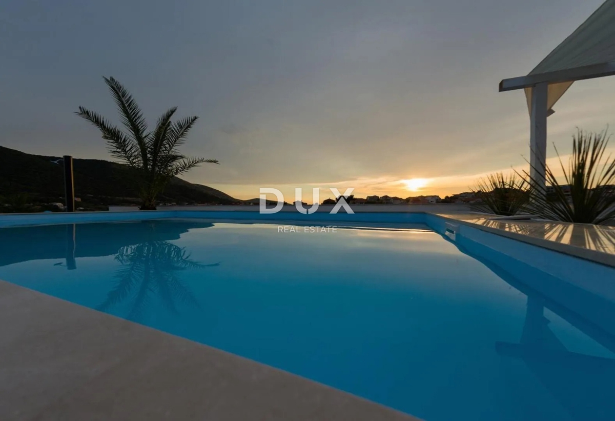 DINTORNI DI ŠIBENIK, GREBAŠTICA – Mini hotel sul mare con piscina e ristorante