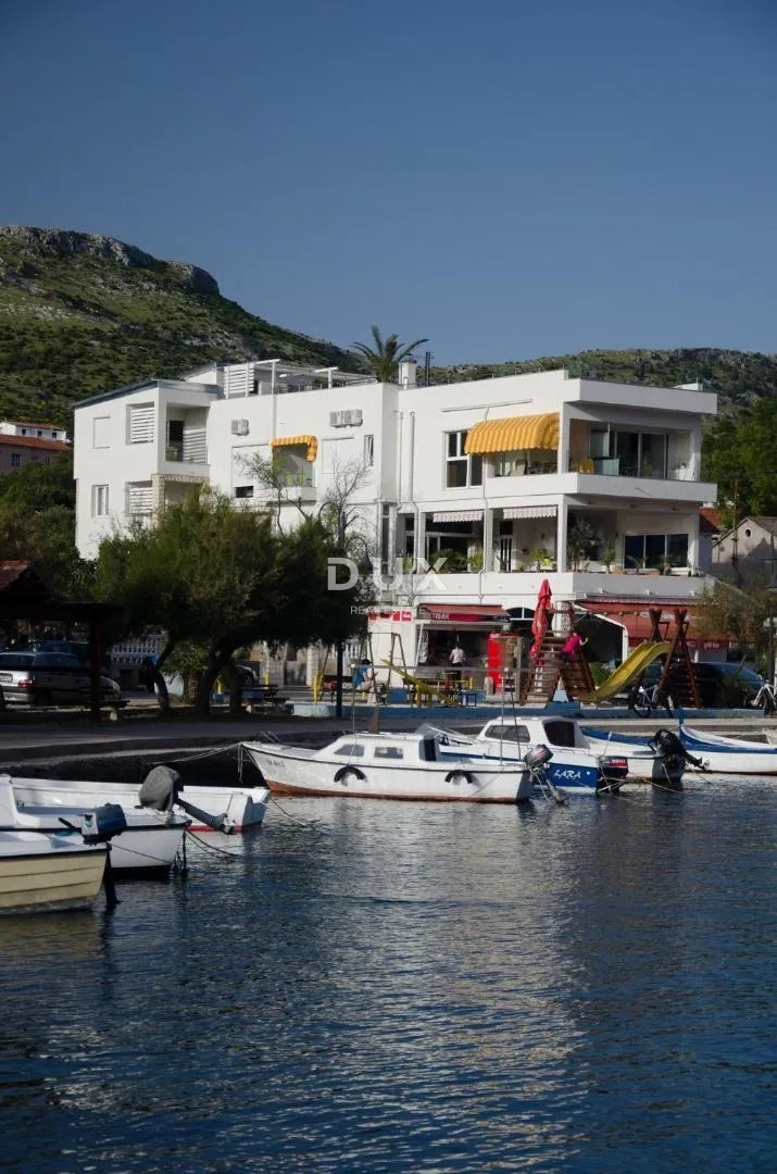 DINTORNI DI ŠIBENIK, GREBAŠTICA – Mini hotel sul mare con piscina e ristorante