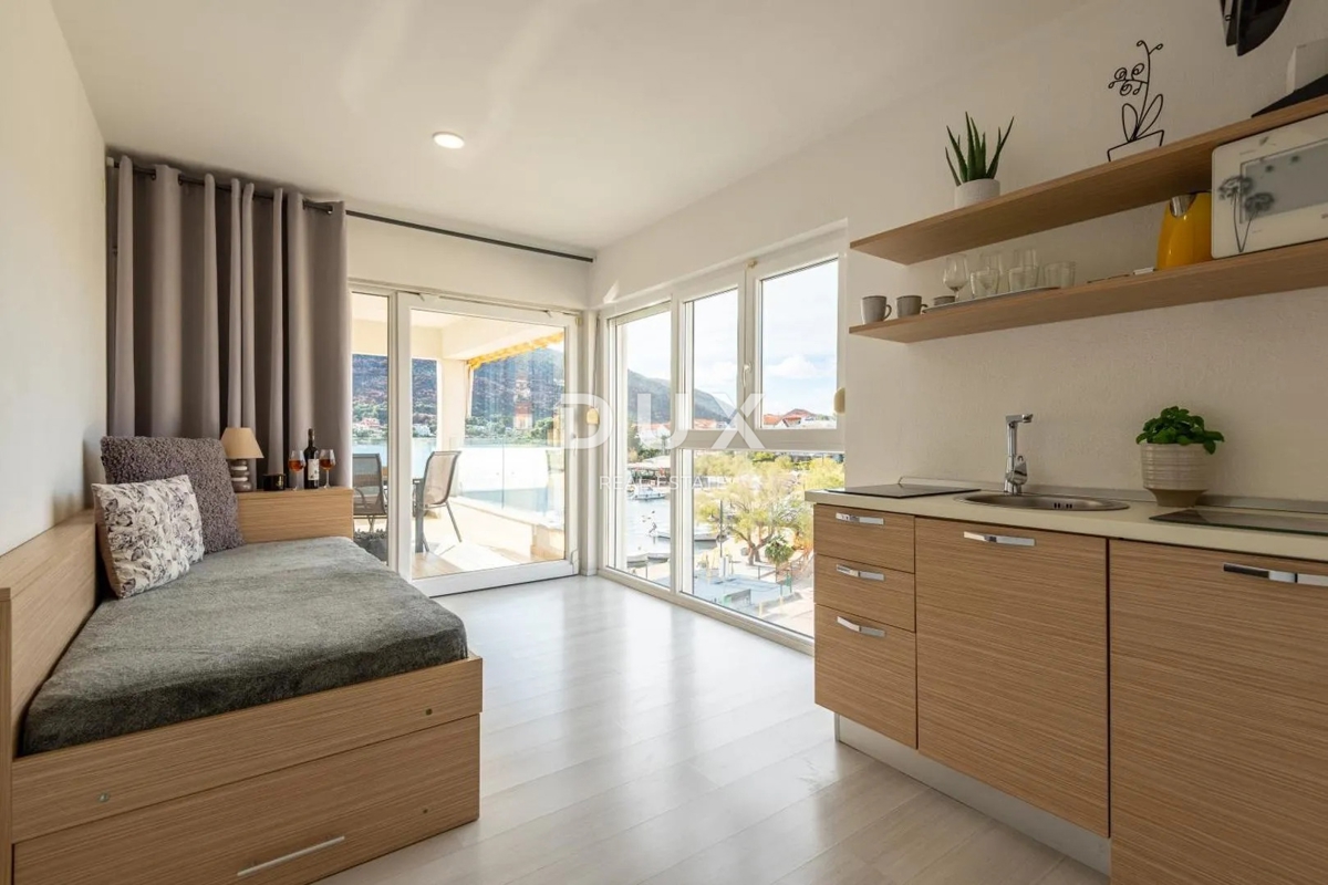 DINTORNI DI ŠIBENIK, GREBAŠTICA – Mini hotel sul mare con piscina e ristorante