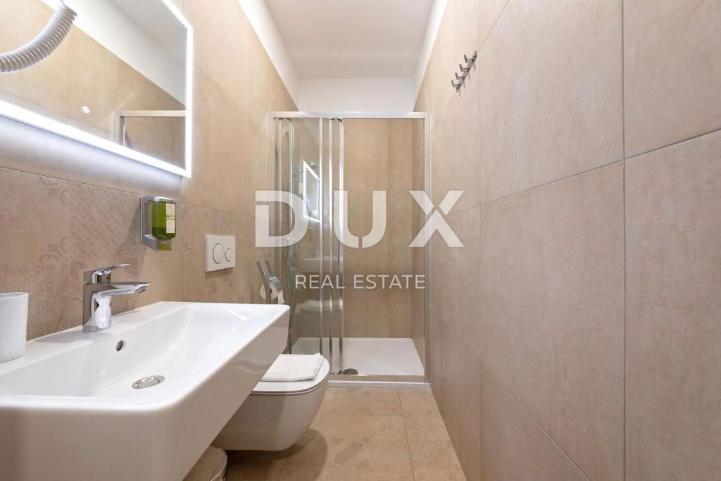 ISTRIA, POLA - Appartamento ristrutturato con 4 camere da letto + soggiorno + posto auto privato