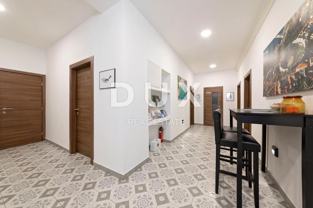 ISTRIA, POLA - Appartamento ristrutturato con 4 camere da letto + soggiorno + posto auto privato