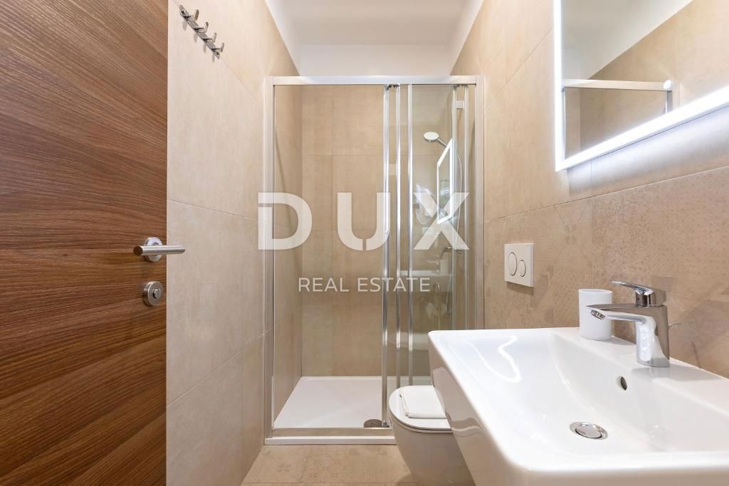 ISTRIA, POLA - Appartamento ristrutturato con 4 camere da letto + soggiorno + posto auto privato