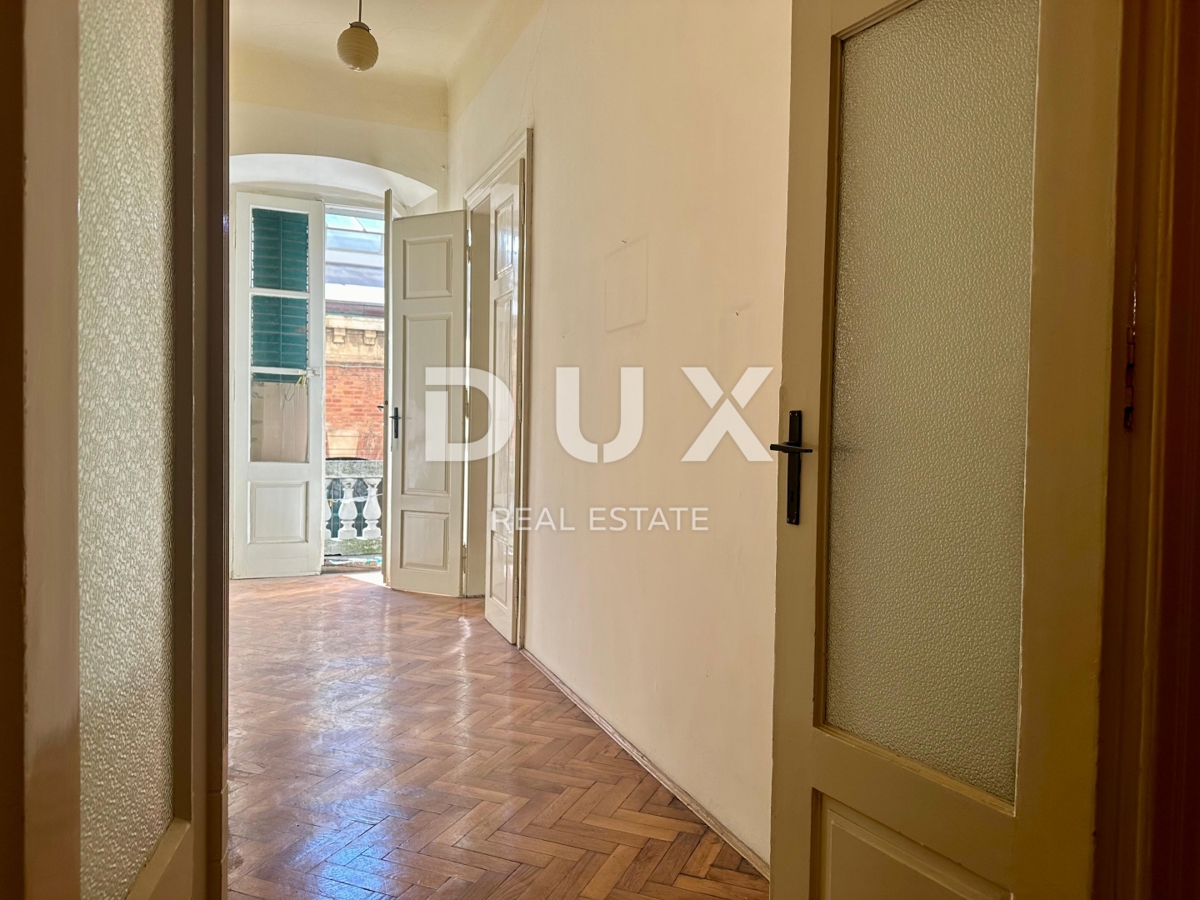 FIUME, CENTRO - Appartamento padronale con progetto per 2 unità abitative! Investimento in posizione esclusiva!