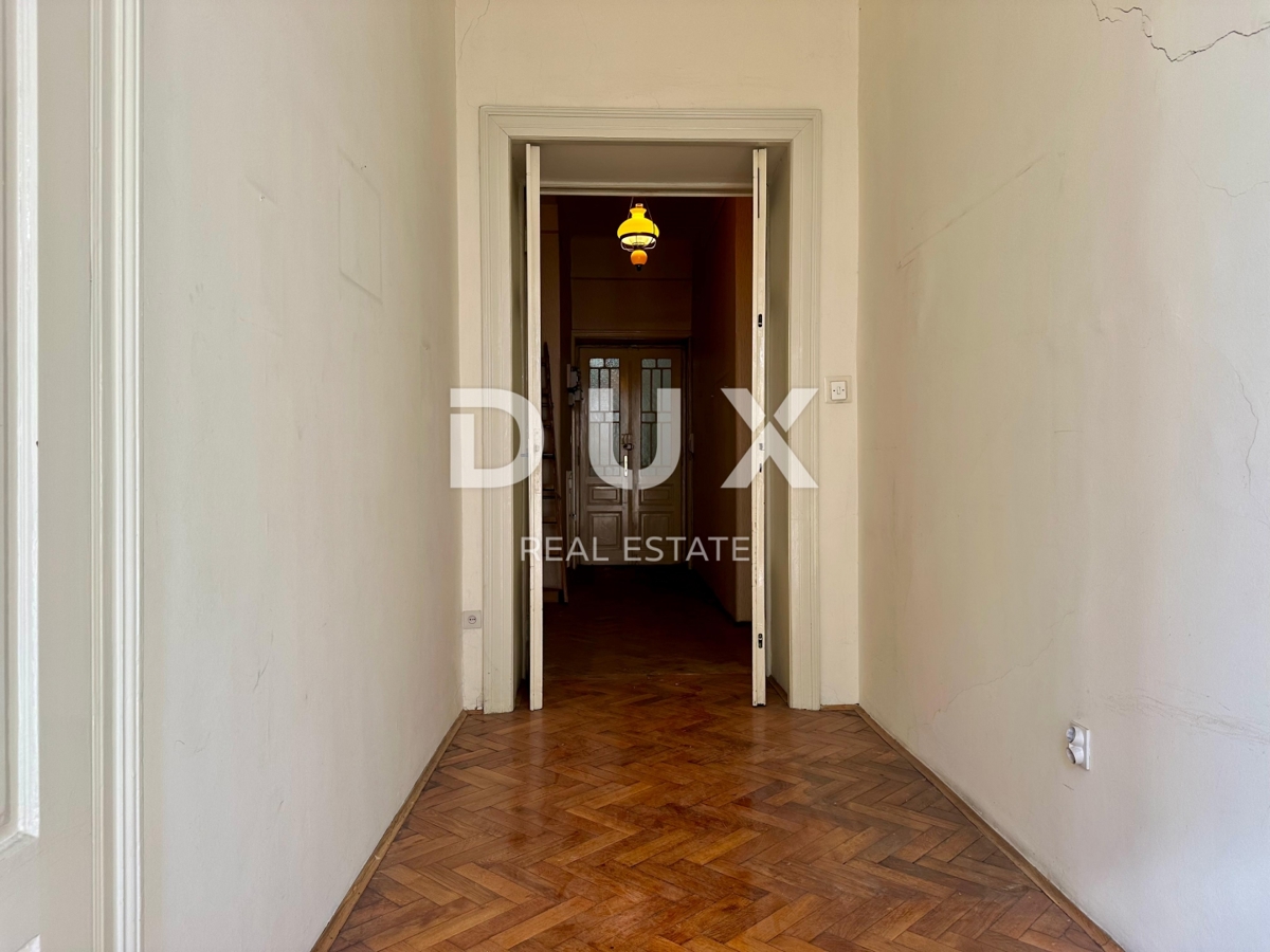 FIUME, CENTRO - Appartamento padronale con progetto per 2 unità abitative! Investimento in posizione esclusiva!