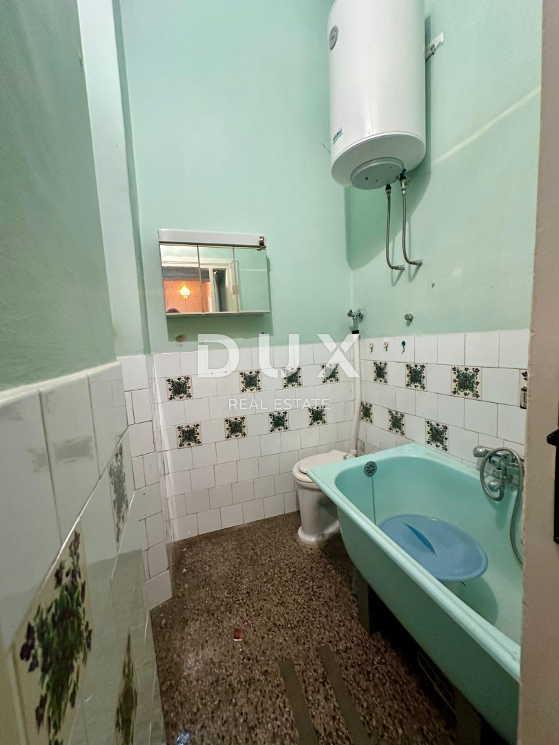 FIUME, CENTRO - Appartamento padronale con progetto per 2 unità abitative! Investimento in posizione esclusiva!