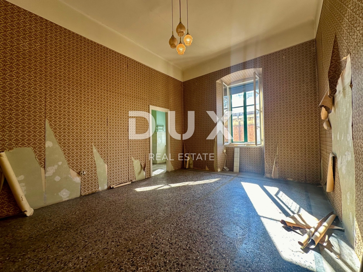 FIUME, CENTRO - Appartamento padronale con progetto per 2 unità abitative! Investimento in posizione esclusiva!