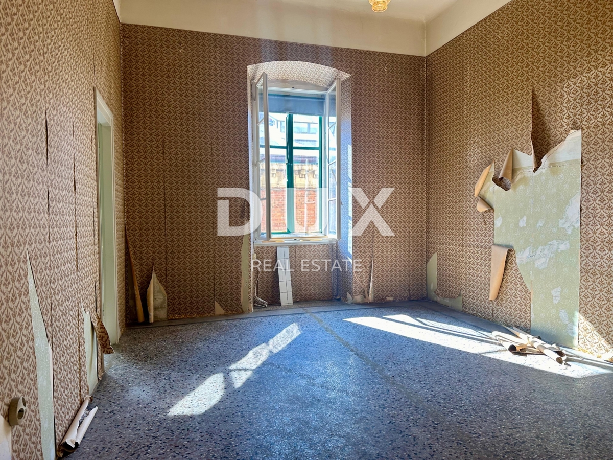 FIUME, CENTRO - Appartamento padronale con progetto per 2 unità abitative! Investimento in posizione esclusiva!