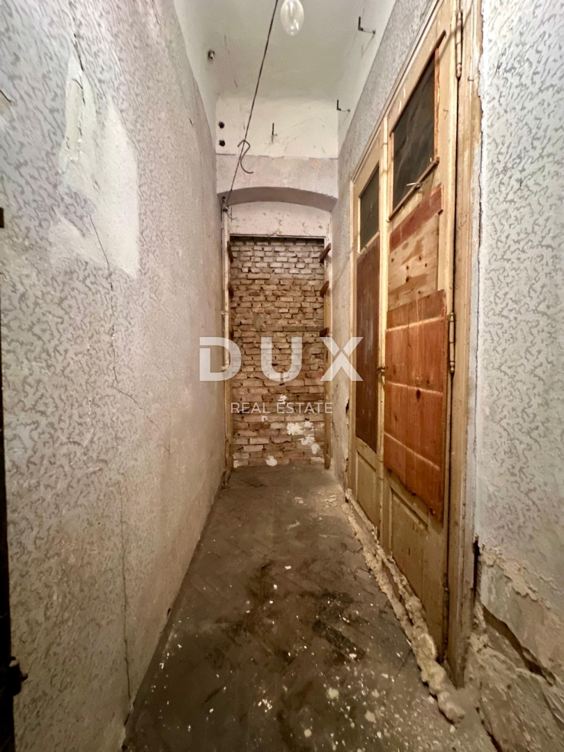 FIUME, CENTRO - Appartamento padronale con progetto per 2 unità abitative! Investimento in posizione esclusiva!