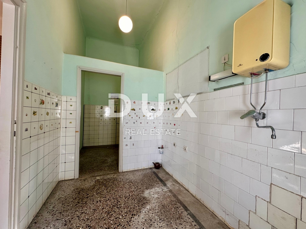 FIUME, CENTRO - Appartamento padronale con progetto per 2 unità abitative! Investimento in posizione esclusiva!