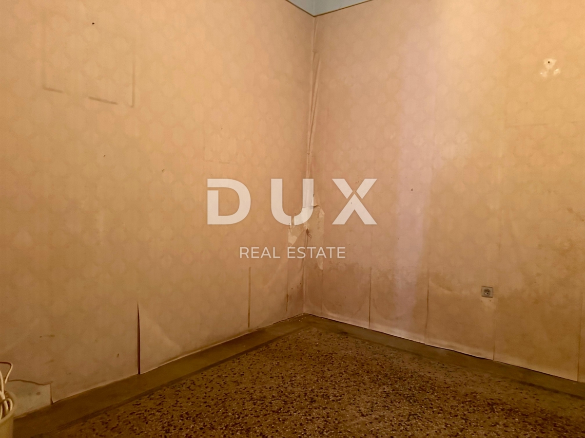 FIUME, CENTRO - Appartamento padronale con progetto per 2 unità abitative! Investimento in posizione esclusiva!