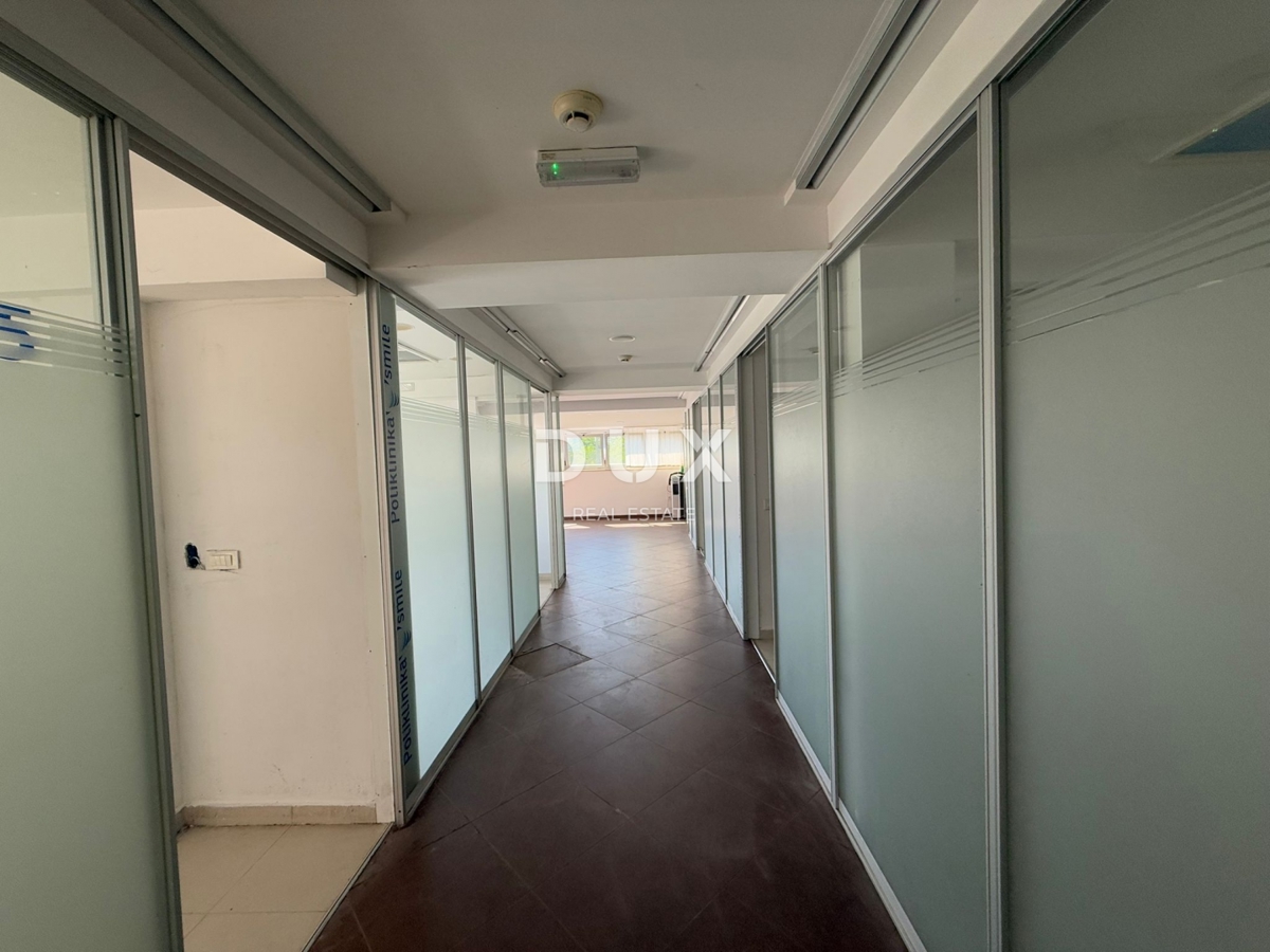 MATULJI, ŠAPJANE - casa indipendente (edificio commerciale 780 m2) + 3.484 m2 di giardino! OCCASIONE!