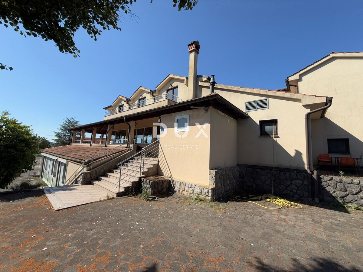 MATULJI, ŠAPJANE - casa indipendente (edificio commerciale 780 m2) + 3.484 m2 di giardino! OCCASIONE!