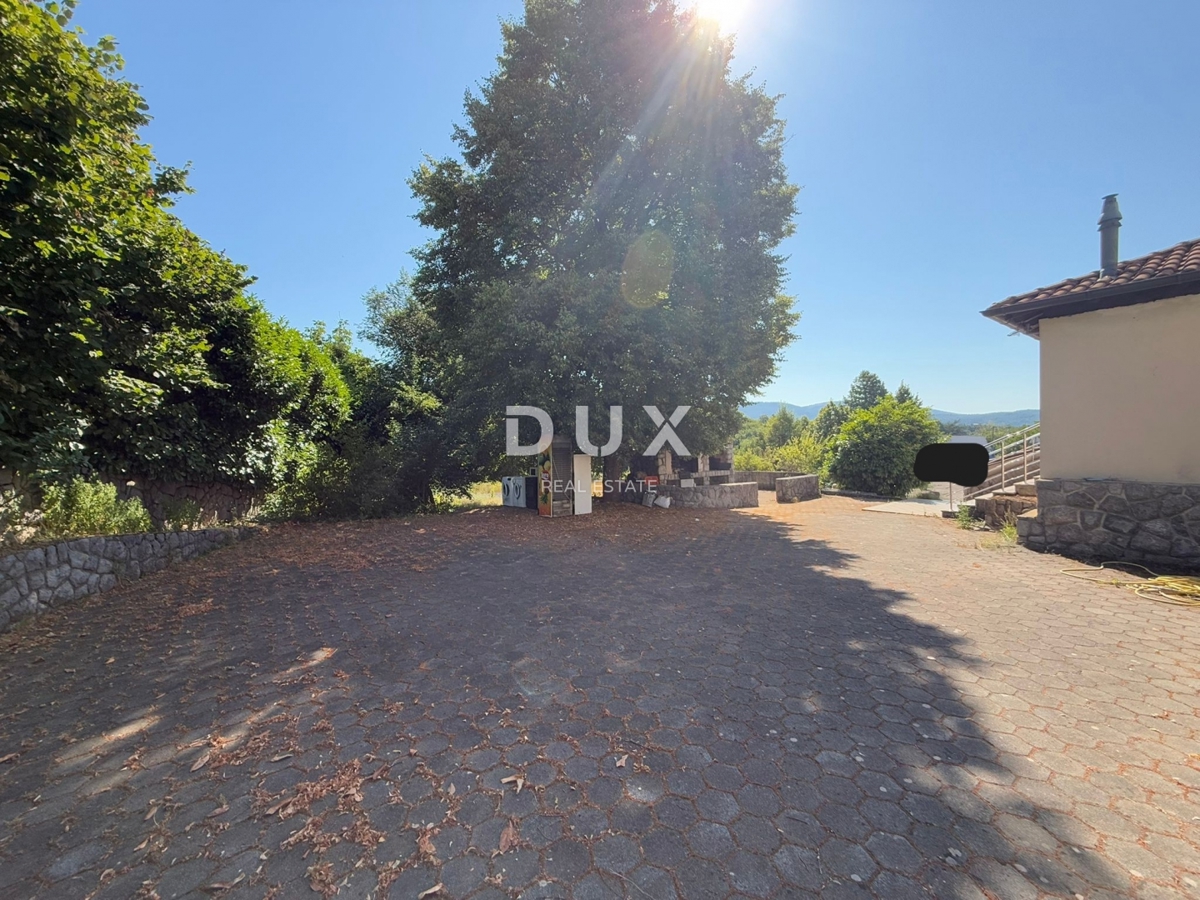 MATULJI, ŠAPJANE - casa indipendente (edificio commerciale 780 m2) + 3.484 m2 di giardino! OCCASIONE!