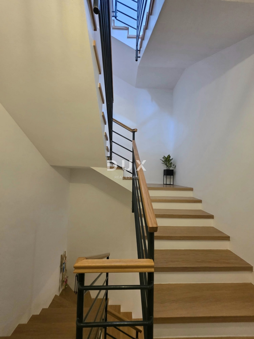 ISTRIA, POLA - Casa con tre unità abitative nella zona più ambita della città di Pola