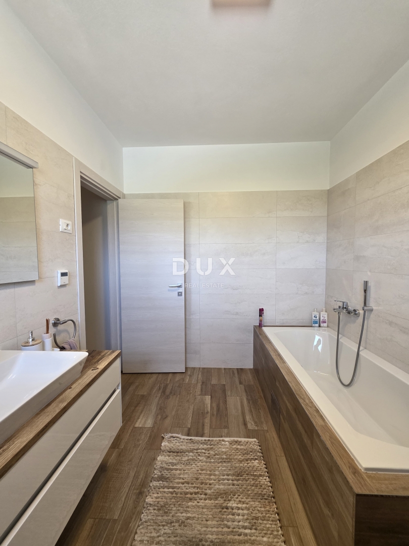 ISTRIA, POLA - Casa con tre unità abitative nella zona più ambita della città di Pola