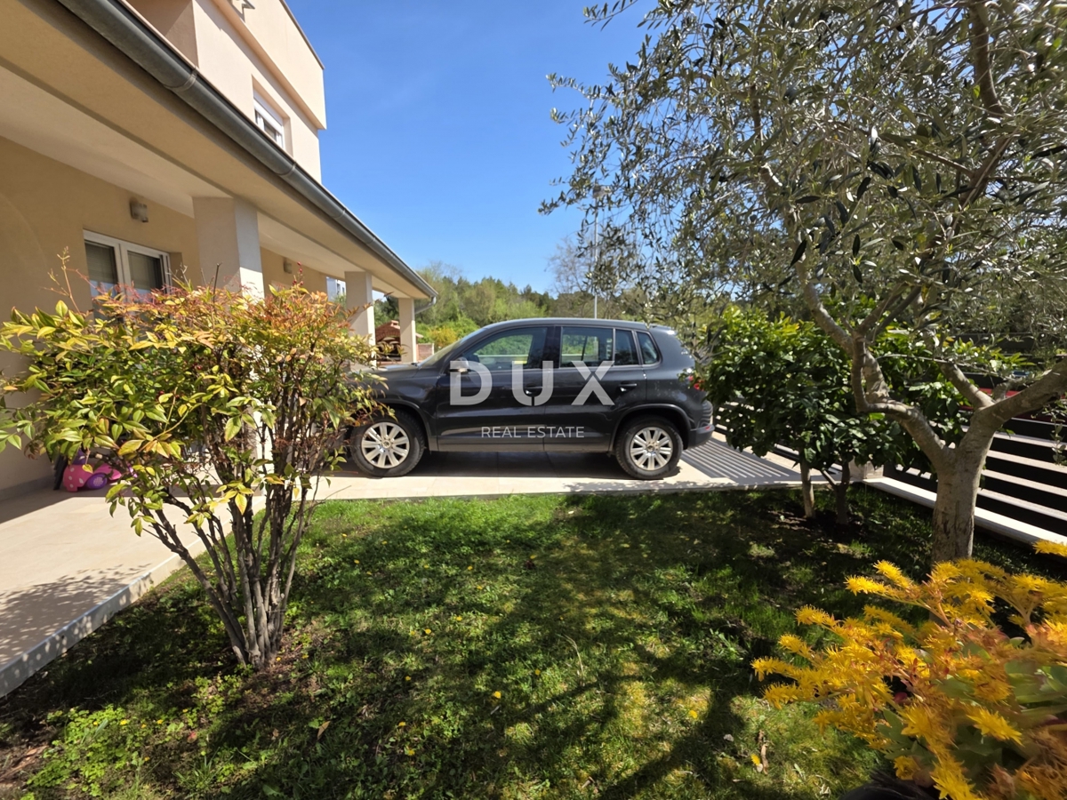 ISTRIA, POLA - Casa con tre unità abitative nella zona più ambita della città di Pola