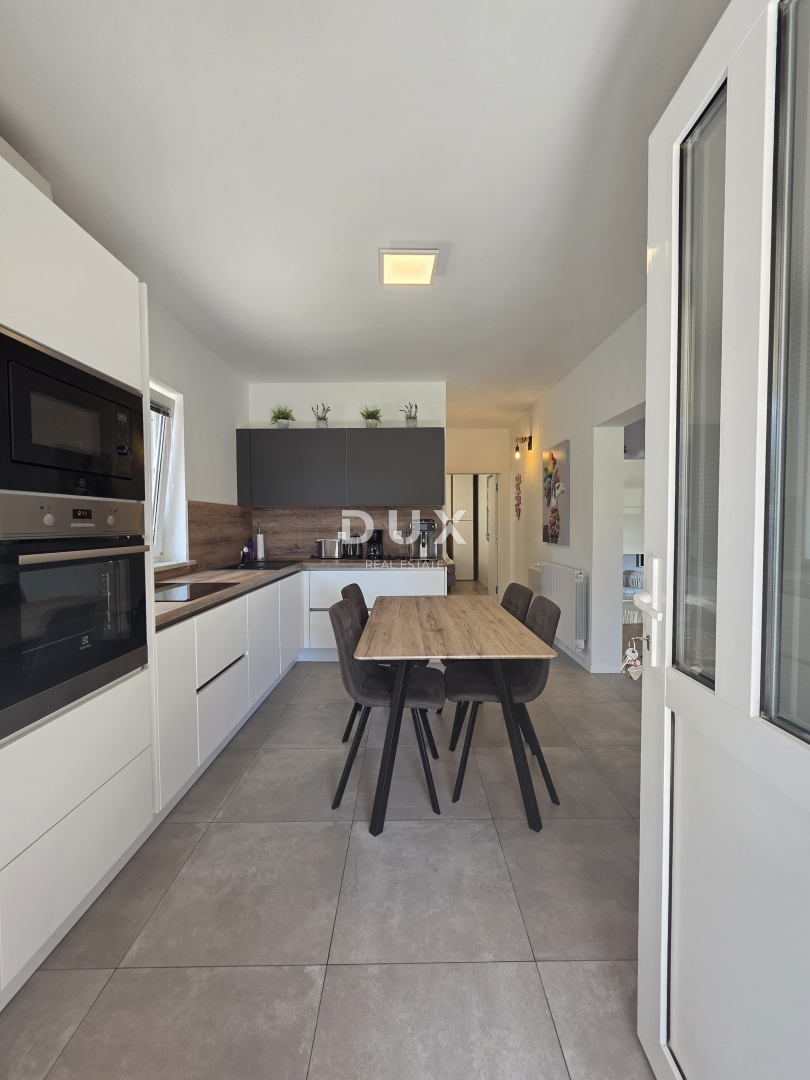 ISTRIA, POLA - Casa con tre unità abitative nella zona più ambita della città di Pola