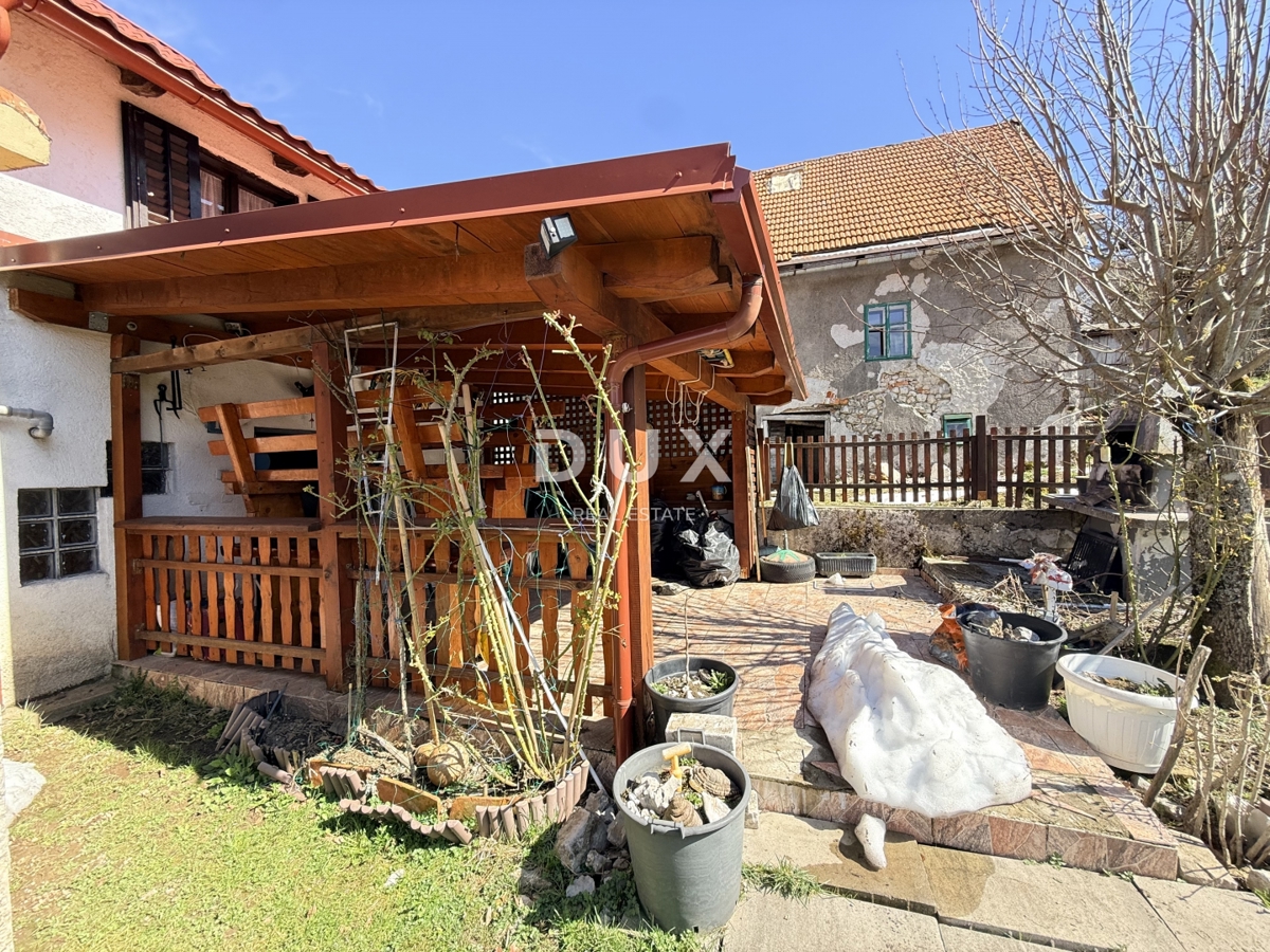 BRESTOVA DRAGA - casa bifamiliare con 3 camere da letto + soggiorno con terrazza e giardino