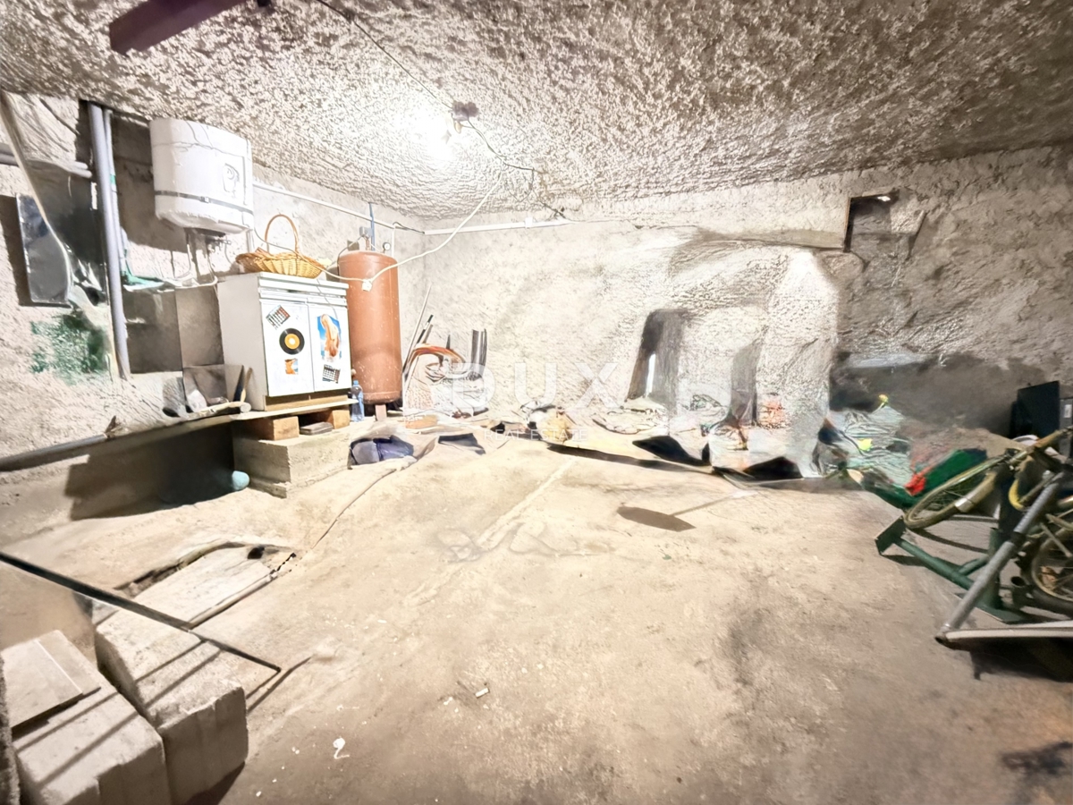 BRESTOVA DRAGA - casa bifamiliare con 3 camere da letto + soggiorno con terrazza e giardino