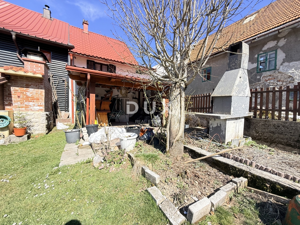 BRESTOVA DRAGA - casa bifamiliare con 3 camere da letto + soggiorno con terrazza e giardino