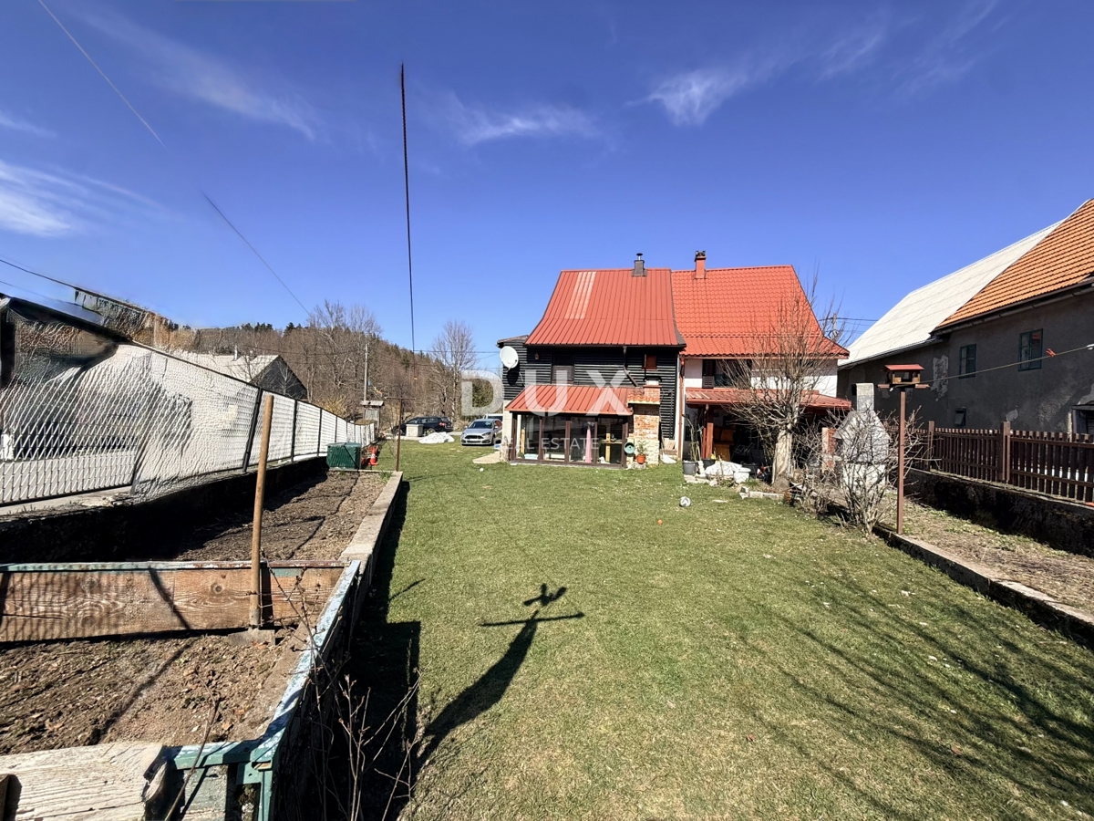 BRESTOVA DRAGA - casa bifamiliare con 3 camere da letto + soggiorno con terrazza e giardino