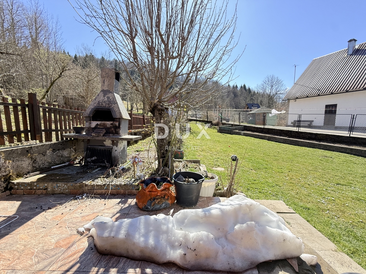 BRESTOVA DRAGA - casa bifamiliare con 3 camere da letto + soggiorno con terrazza e giardino