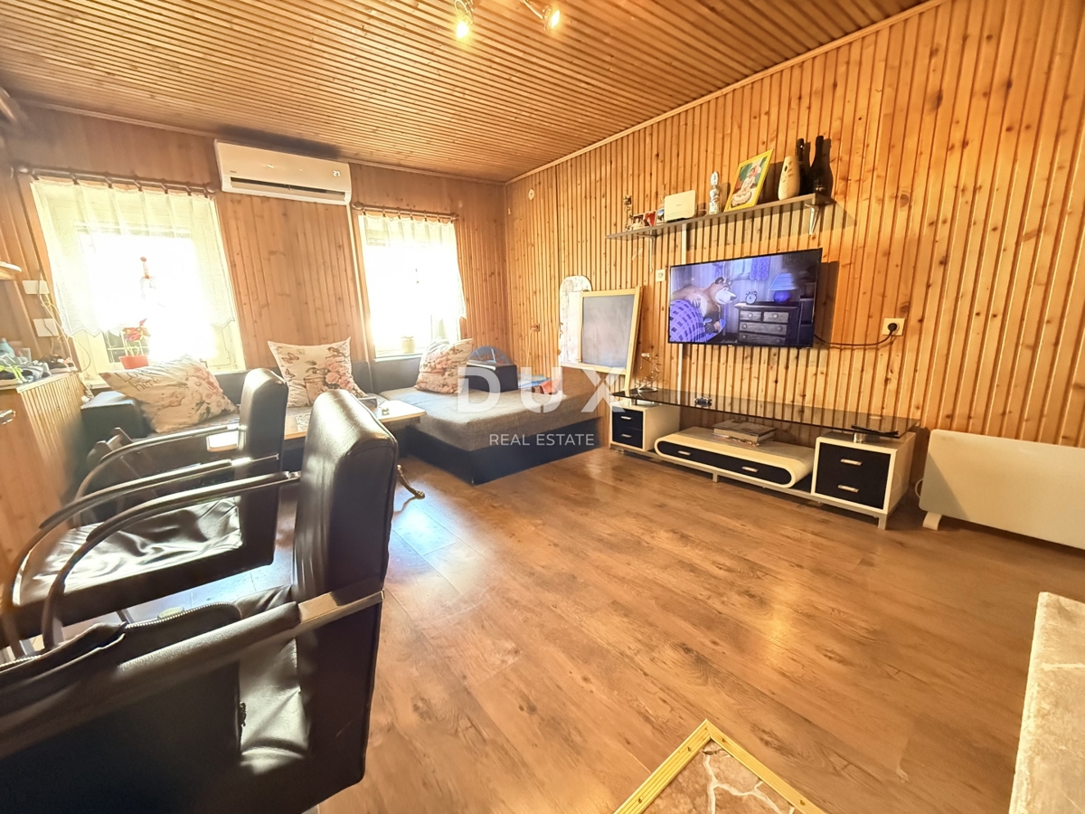 BRESTOVA DRAGA - casa bifamiliare con 3 camere da letto + soggiorno con terrazza e giardino