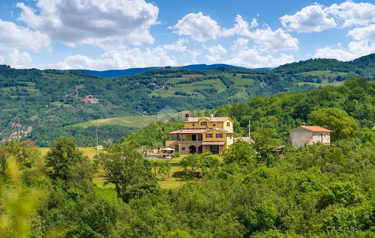 ISTRIA, PAZIN - Spaziosa villa con piscina sulla radura