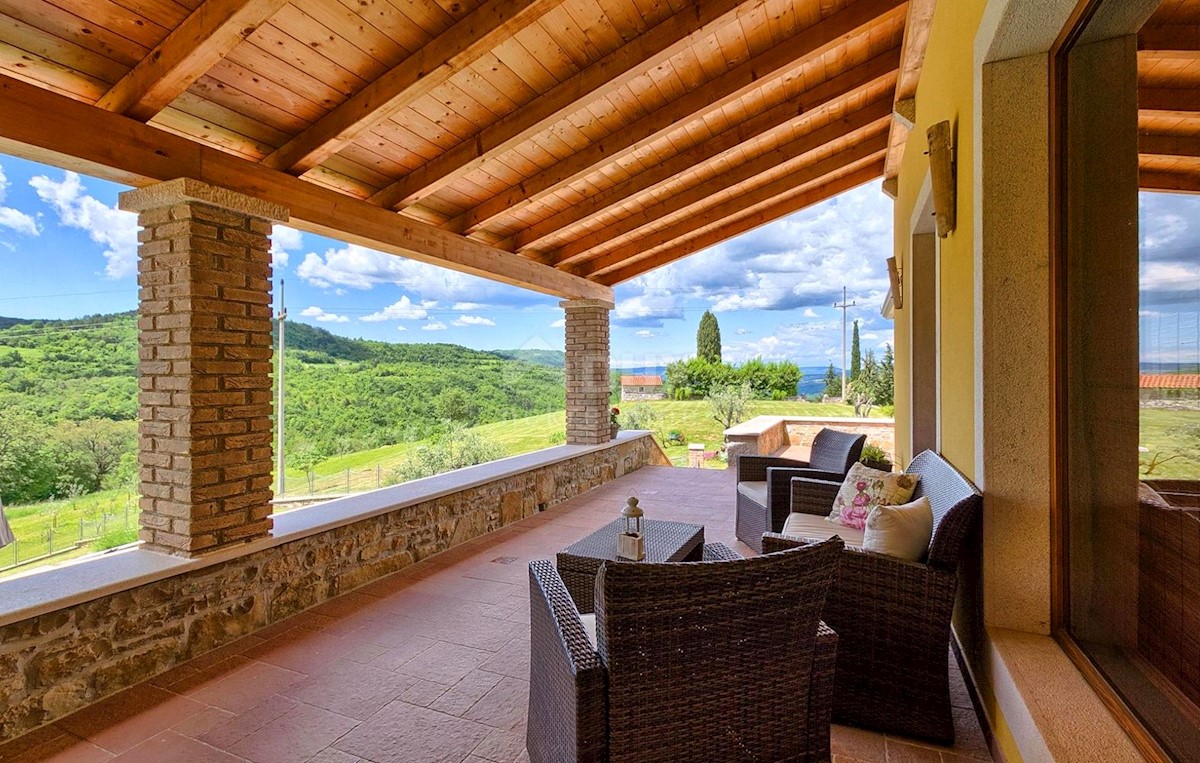 ISTRIA, PAZIN - Spaziosa villa con piscina sulla radura