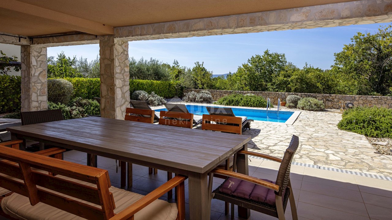 ISOLA DI KRK, LINARDIĆI - Casa con piscina e vista mare