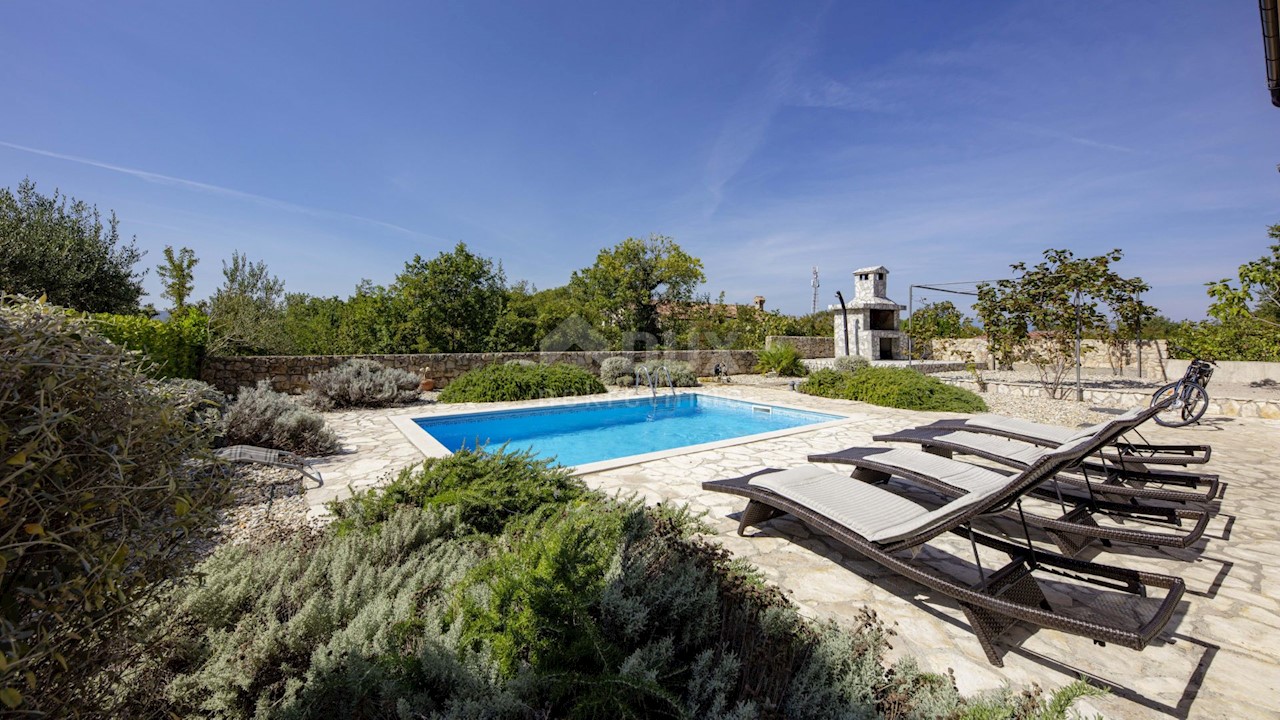 ISOLA DI KRK, LINARDIĆI - Casa con piscina e vista mare