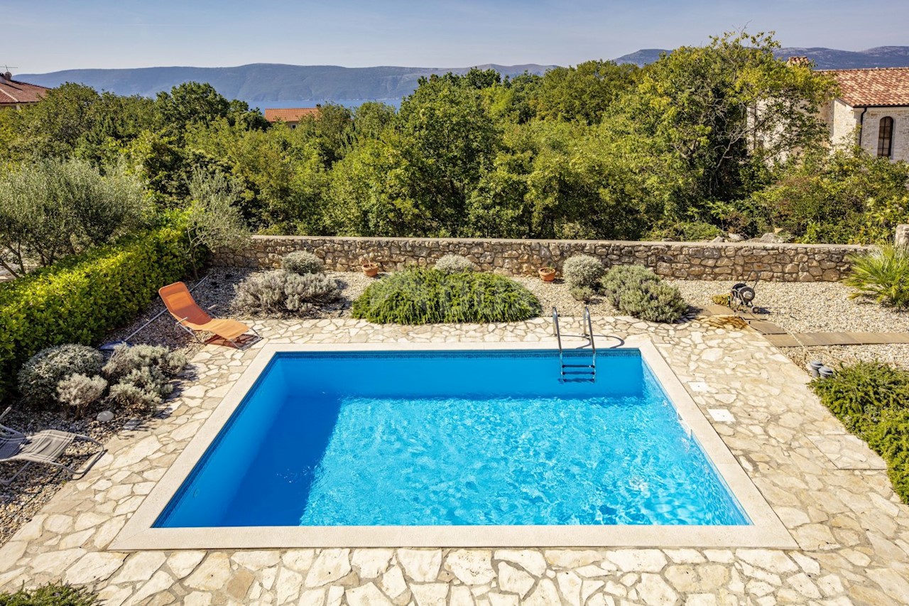 ISOLA DI KRK, LINARDIĆI - Casa con piscina e vista mare